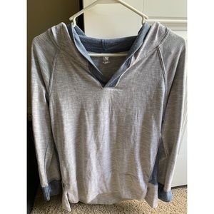 Danskin light active pullover size M